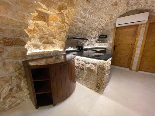 Bella Guesthouse with Garden, Pool & Jacuzzi - Housity