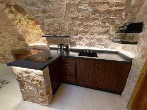 Bella Guesthouse with Garden, Pool & Jacuzzi - Housity