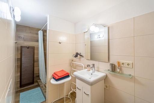 Old Town Apartment with a separate entrance - Housity