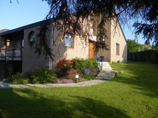 Aux Cosmos - Housity