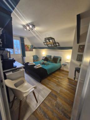 Studio et chambres d'hôtes les nuits de Gesnes - Housity
