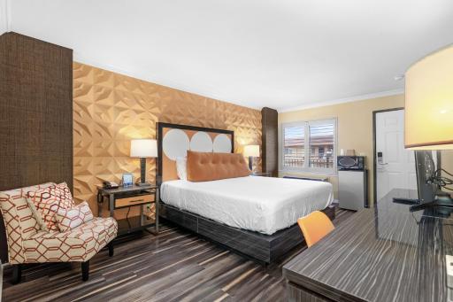 Santa Clarita Motel - Near six Flags Magic Mountain - Valencia - Housity