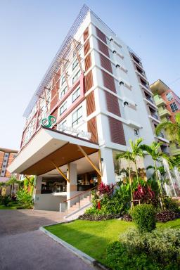 Crystal Jade Hotel - Housity