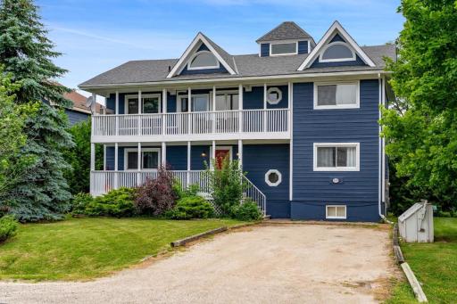 Big Blue at The Blue Mountains w Hot Tub and BBQ - Housity