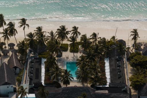 The Loop Beach Resort - Housity