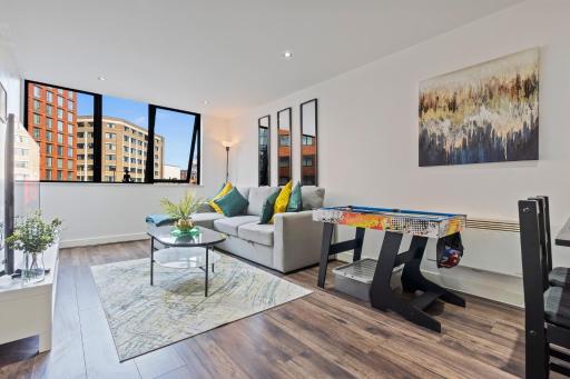 Luxury 2 Bed, Free Wi-Fi and Paid Parking - Housity