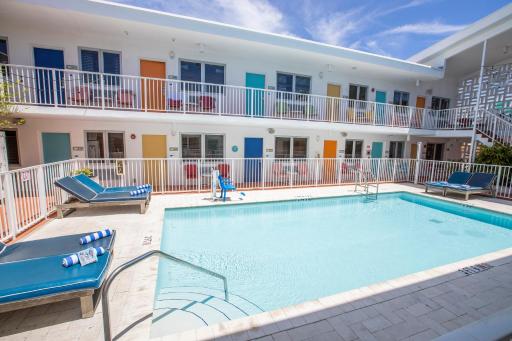 Waterside Hotel and Suites - Housity