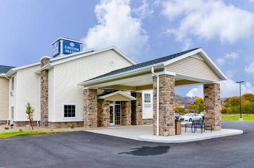 Cobblestone Inn & Suites - Ambridge - Housity