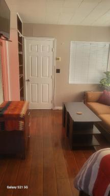 Woodland Hills BEST Priced Room - Housity