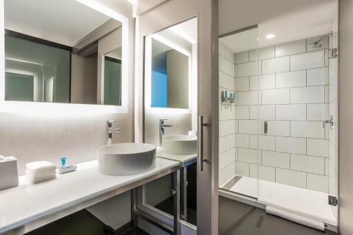 Aloft Austin Downtown - Housity