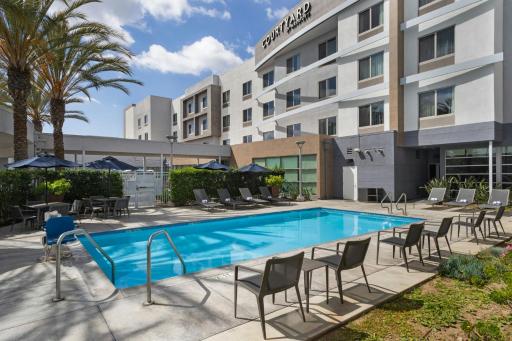 Courtyard Long Beach Airport - Housity
