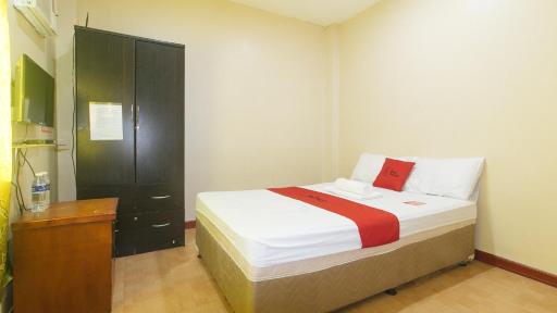 RedDoorz near Talisay District Hospital - Housity