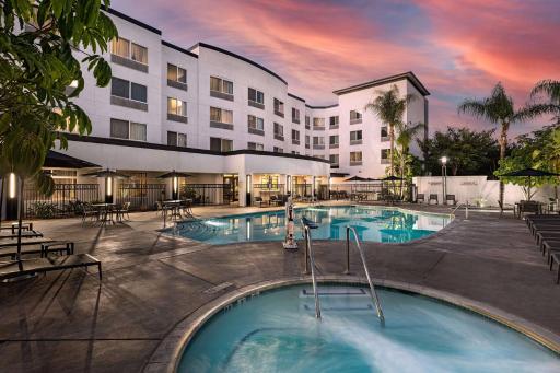 Courtyard by Marriott Anaheim Resort/Convention Center - Housity
