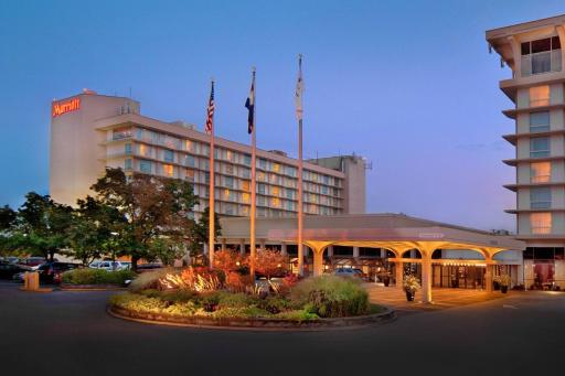 Marriott St. Louis Airport - Housity