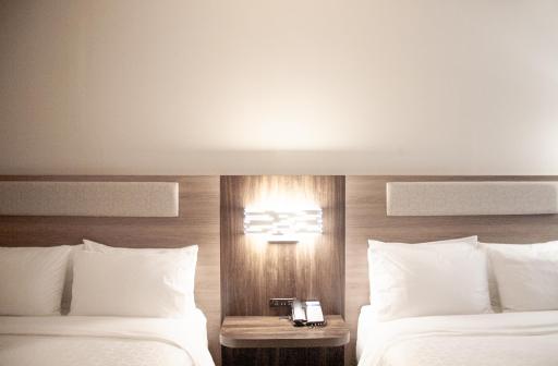 Holiday Inn Express & Suites Overland Park by IHG - Housity