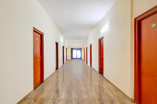 Super Hotel O Poigai Near Airport - Housity