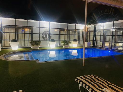 Halfway House Hotel - Housity