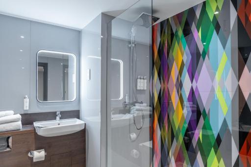 Village Hotel Chester St David's - Housity