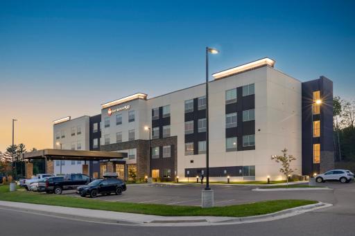 Best Western Plus Grand Rapids MN - Housity