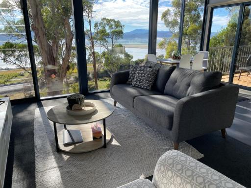 Panoramic views from your stunning 'Treehouse' - Housity