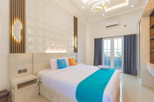 Sans Hotel Sky Home Syariah Tegal - Housity