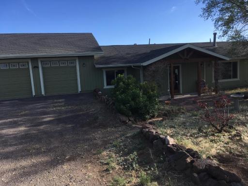 Peaks Wildernest House Bed and Breakfast - Vaccinations Required - Housity