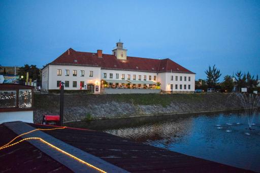 Restaurant und Pension Alberthafen - Housity