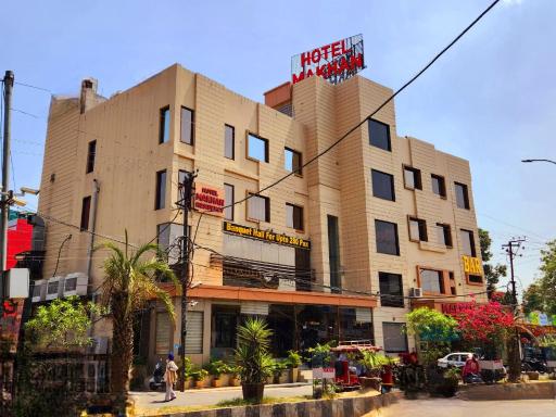 Hotel Makhan Residency - Housity