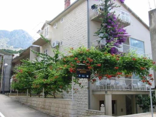Apartment Lidija - Housity