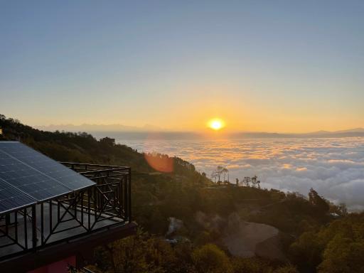 Hotel Everest Window View - Housity