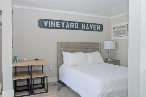 Vineyard Harbor Motel - Housity