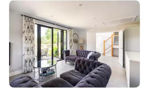 Modern 2 bed home in idyllic location sleeps 6 Superfast WiFi with onsite Gym - Housity