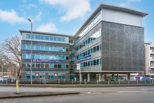 HQ Aparthotel Farnborough - Housity