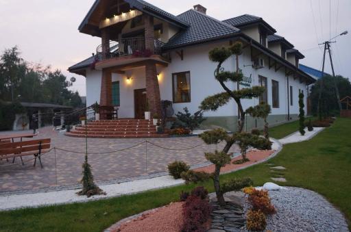 Dworek w Dawnej Szkole - Housity