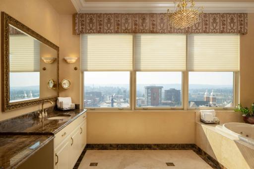 The Historic Davenport, Autograph Collection - Housity