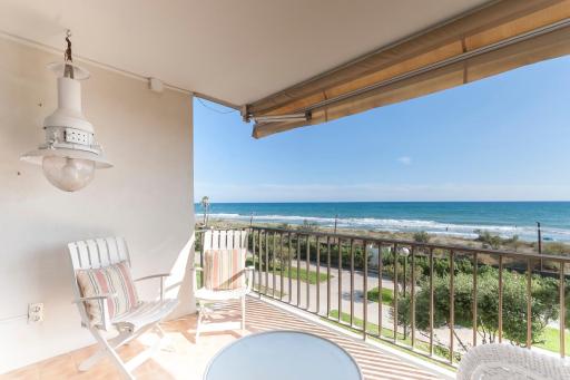 LETS HOLIDAYS Beach front apartment in Gavà Mar, Pine Beach - Housity