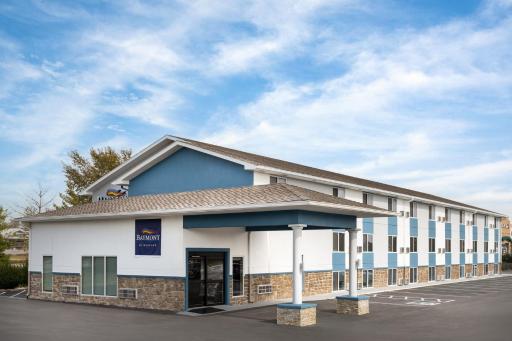 Baymont Inn & Suites by Wyndham - Housity