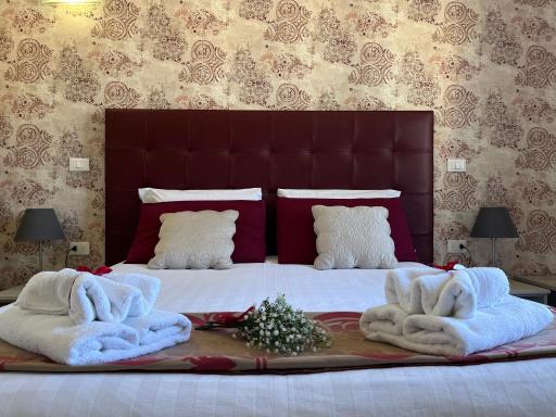 Porta alla Croce Guest House - Housity