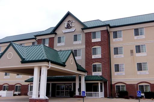Town & Country Inn and Suites - Housity