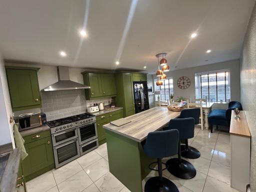 Portaferry Waterfront Townhouse with Hot Tub - Housity