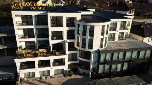 Golden Hill Palace - Housity