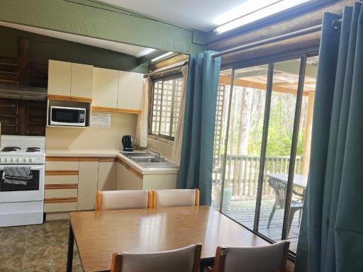 Lakes Entrance Log Cabins - Housity