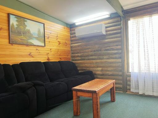 Lakes Entrance Log Cabins - Housity