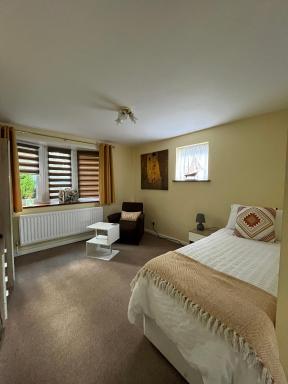 Quest Fulfiller - Near hospital Free parking and Garden - Housity