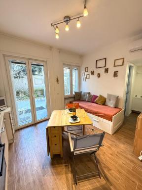Happy House with private garden - Housity