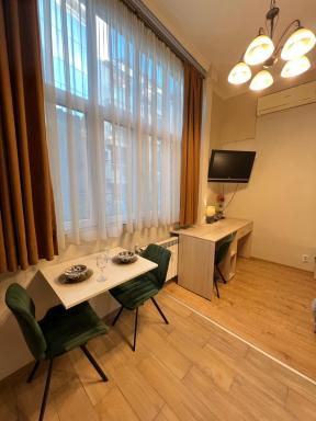 Budapest Digital Nomad Friendly Top Centre Apt - Housity
