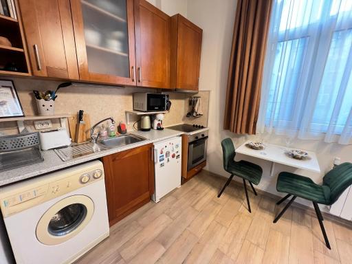 Budapest Digital Nomad Friendly Top Centre Apt - Housity