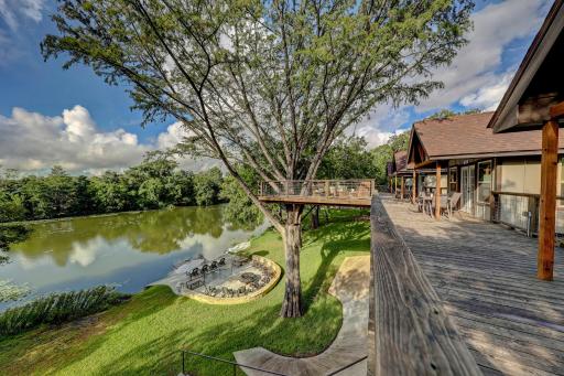 Treetop River Cabins on the Guadalupe River - Housity