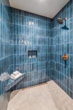 The Whaler - Newport - Housity
