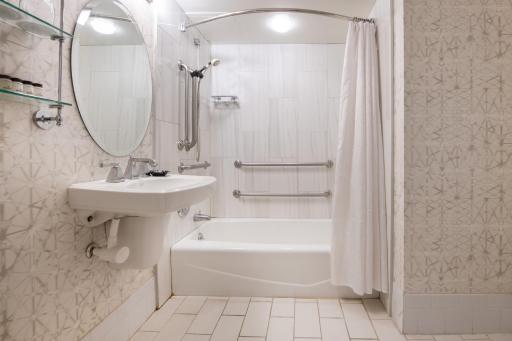 Sheraton Suites Philadelphia Airport - Housity